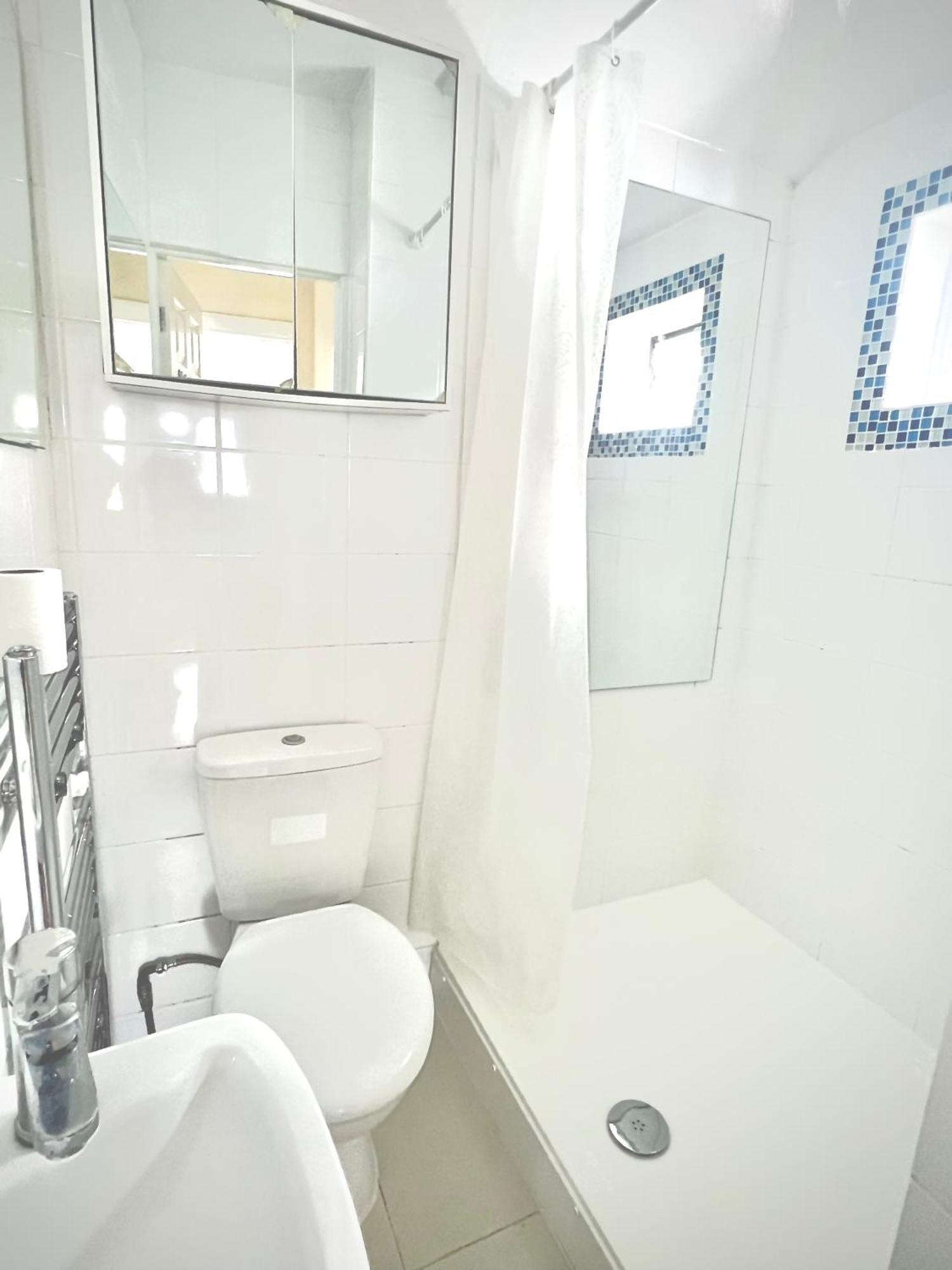Cosy Private Flat In London, Free Parking On Premise Apartment Carshalton Exterior foto