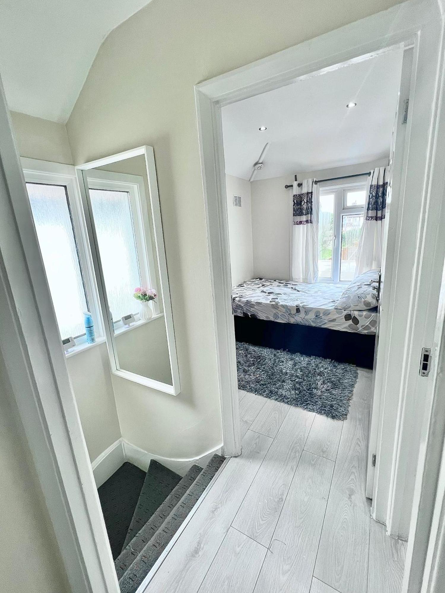Cosy Private Flat In London, Free Parking On Premise Apartment Carshalton Exterior foto