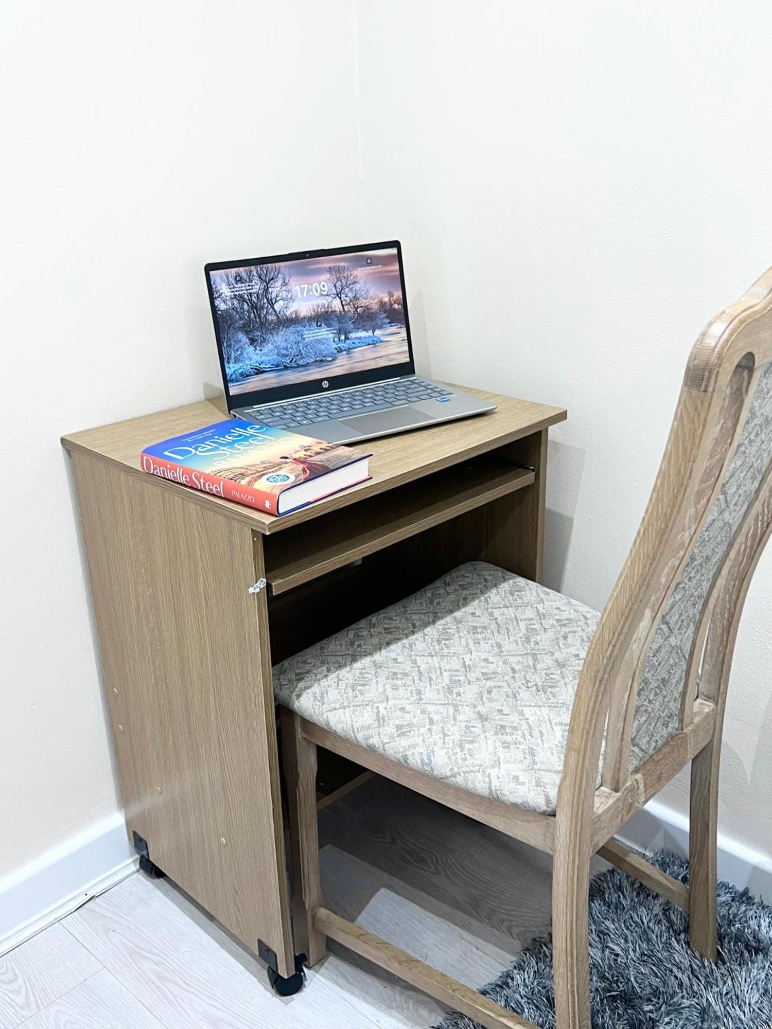Cosy Private Flat In London, Free Parking On Premise Apartment Carshalton Exterior foto